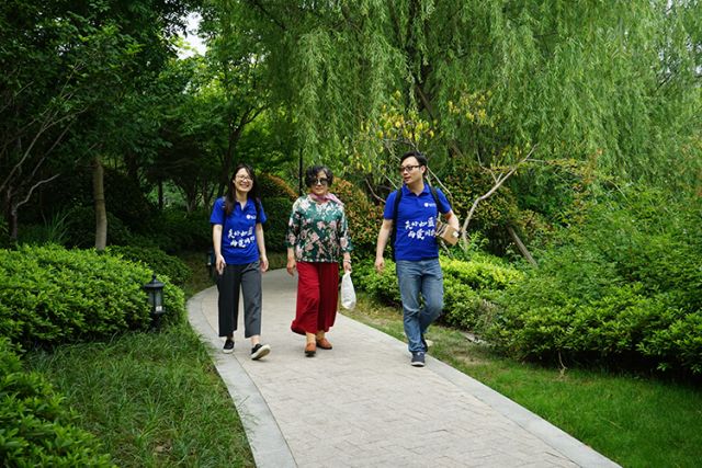 15289636541449171DJ0.jpg 学员陪伴长者2.jpg